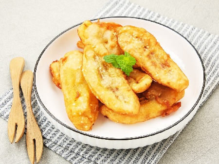 Pisang Goreng Wijen – пържени банани със сусам - снимка на рецептата Pisang Goreng Wijen – пържени банани със сусам - снимка на рецептата